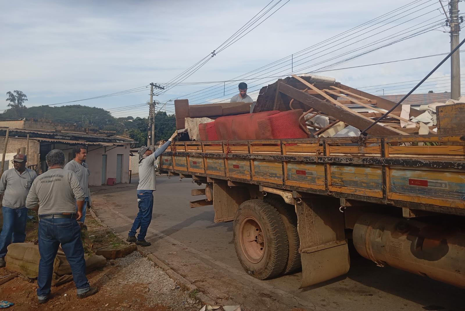 Mutirão da limpeza contra a dengue chega a quatro bairros nesta sexta-feira